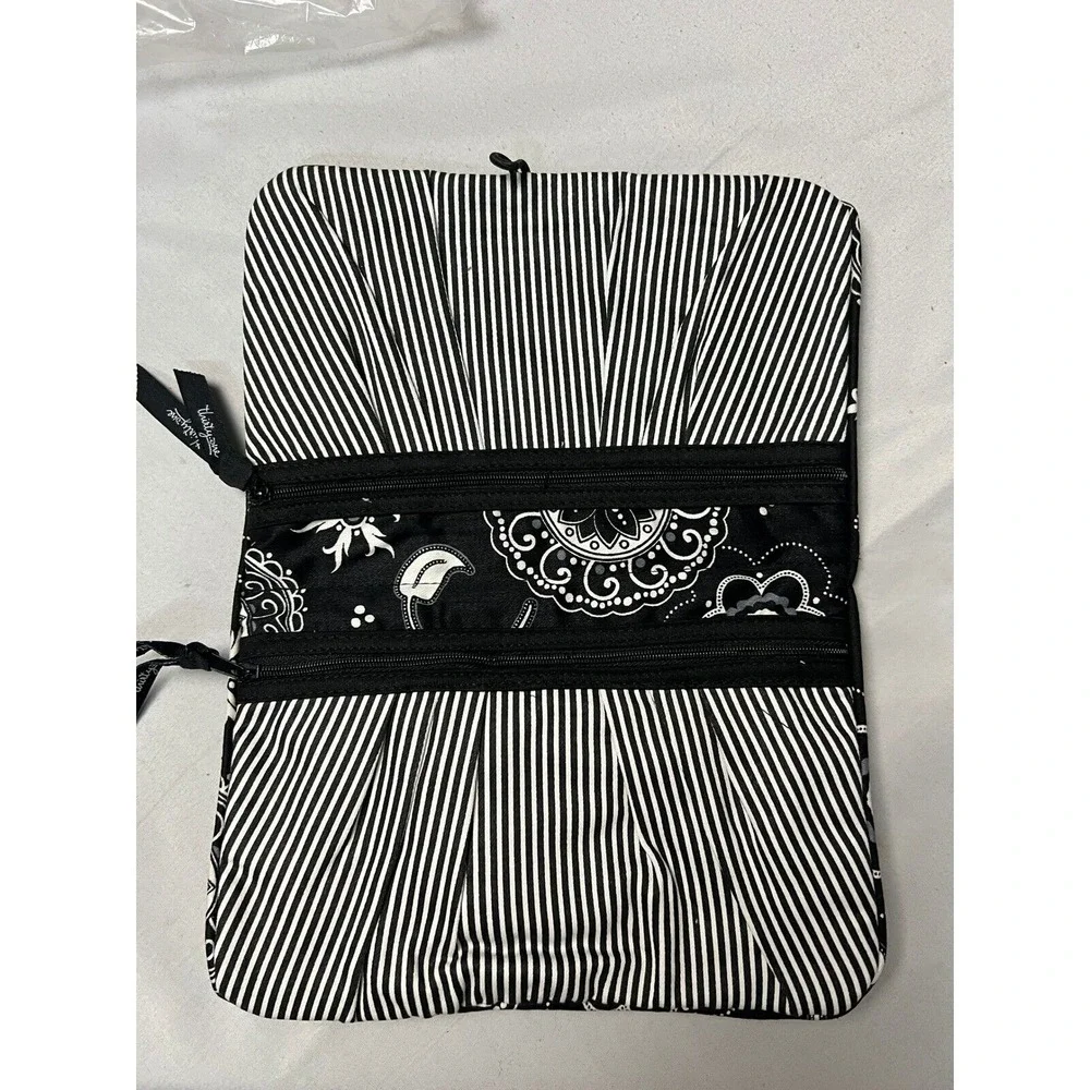 Thirty-One Jewelry Roll with Pouches 201A Onyx‎ Medallion Travel Organizer